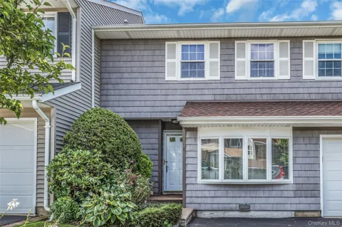 104 W Woodlake Drive