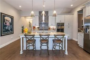 121 Via Roma Woodstock, GA 30188