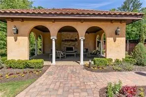 121 Via Roma Woodstock, GA 30188