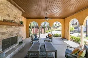 121 Via Roma Woodstock, GA 30188