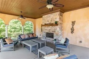 121 Via Roma Woodstock, GA 30188