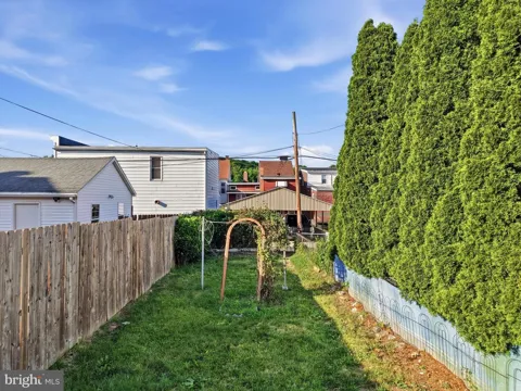 32 CLAY STREET