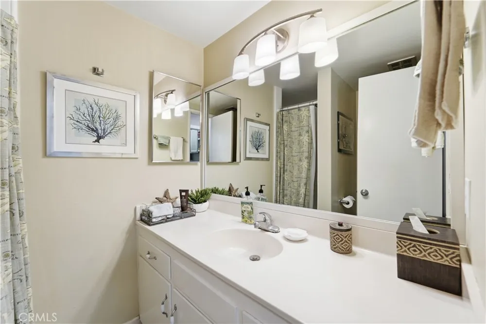 222 24th Street Manhattan Beach, CA 90266