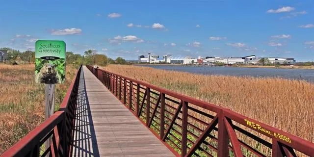 108 HARMON COVE TOWER Secaucus, NJ 07094
