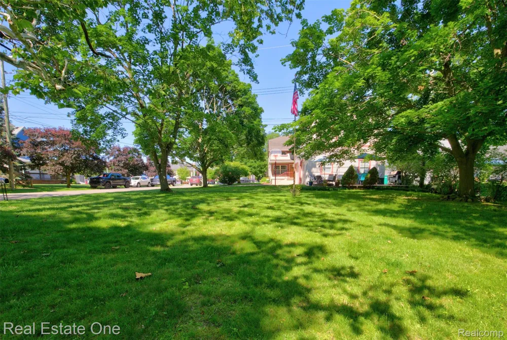 4 Church Street Brandon Charter Township, MI 48462