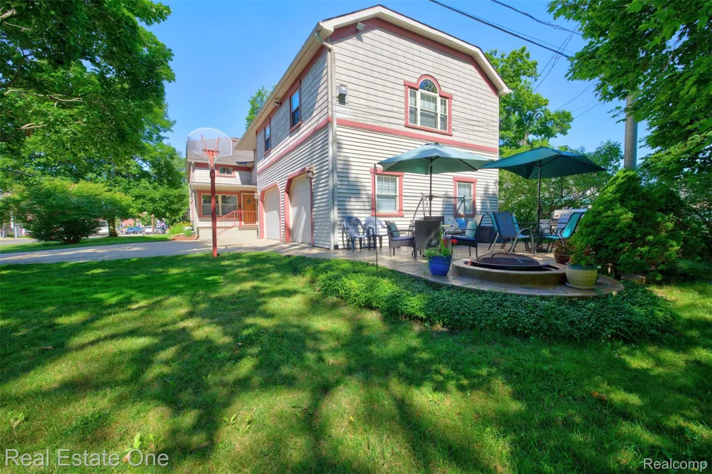 4 Church Street Brandon Charter Township, MI 48462