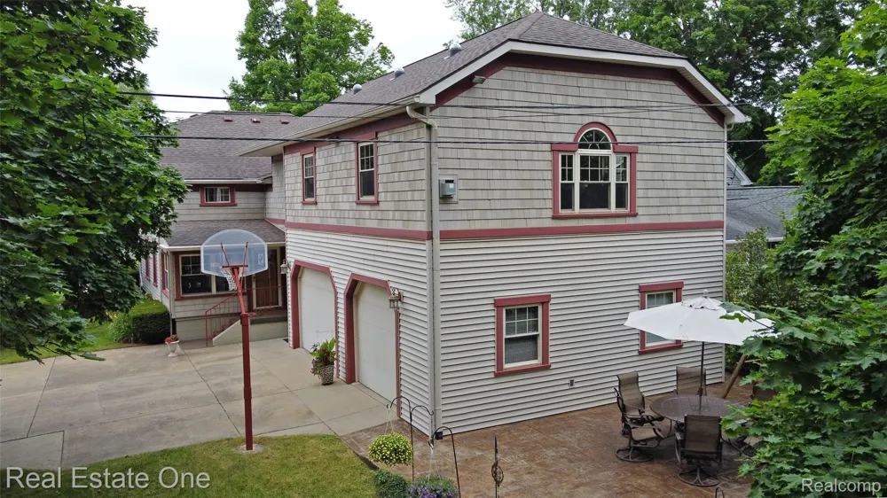 4 Church Street Brandon Charter Township, MI 48462