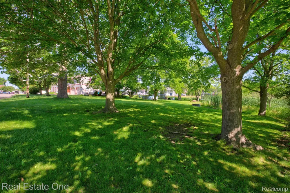 4 Church Street Brandon Charter Township, MI 48462