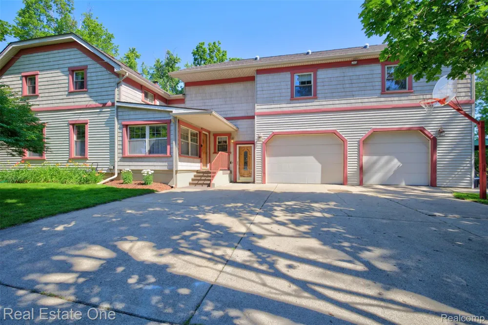 4 Church Street Brandon Charter Township, MI 48462