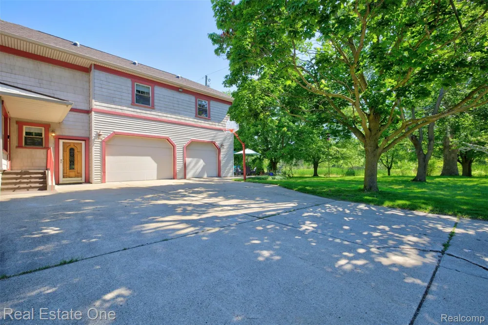 4 Church Street Brandon Charter Township, MI 48462