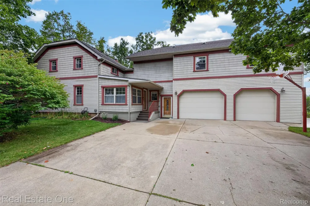 4 Church Street Brandon Charter Township, MI 48462