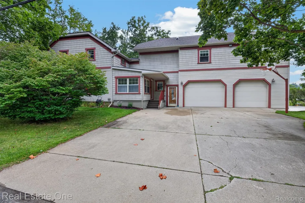 4 Church Street Brandon Charter Township, MI 48462