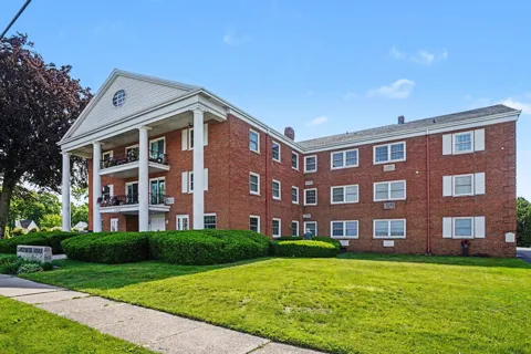 1249 Lakeshore Drive #115