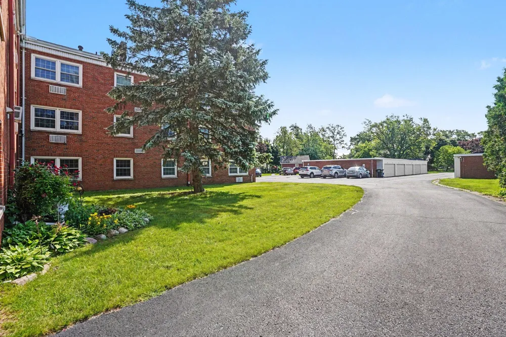 1249 Lakeshore Drive #115 Muskegon City, MI 49441