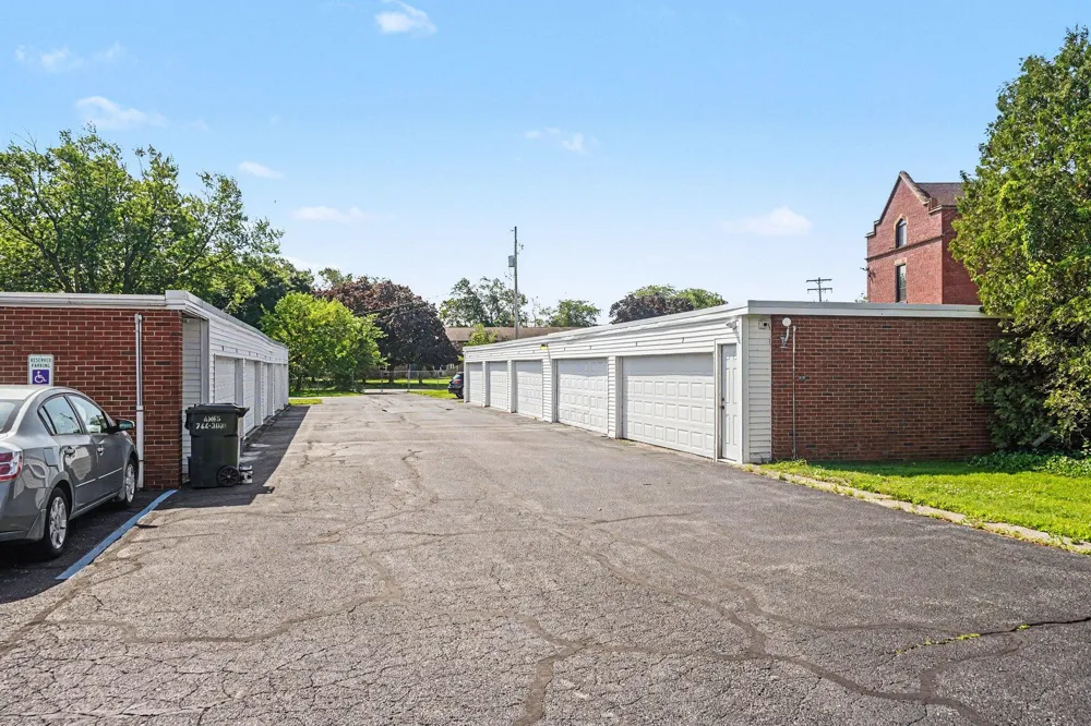 1249 Lakeshore Drive #115 Muskegon City, MI 49441