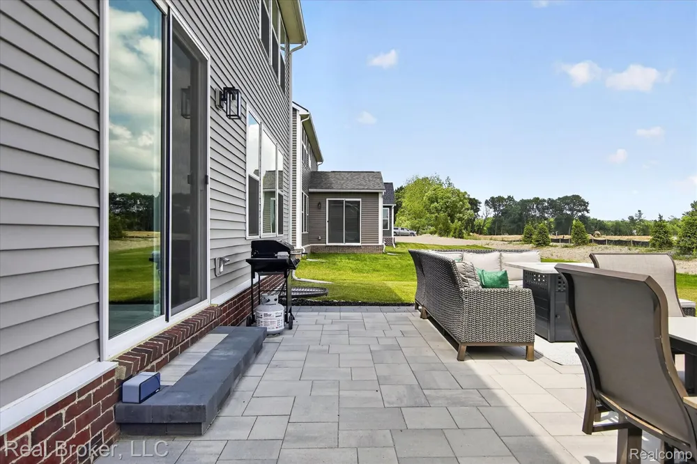 2344 Provencal Drive Commerce Charter Township, MI 48382
