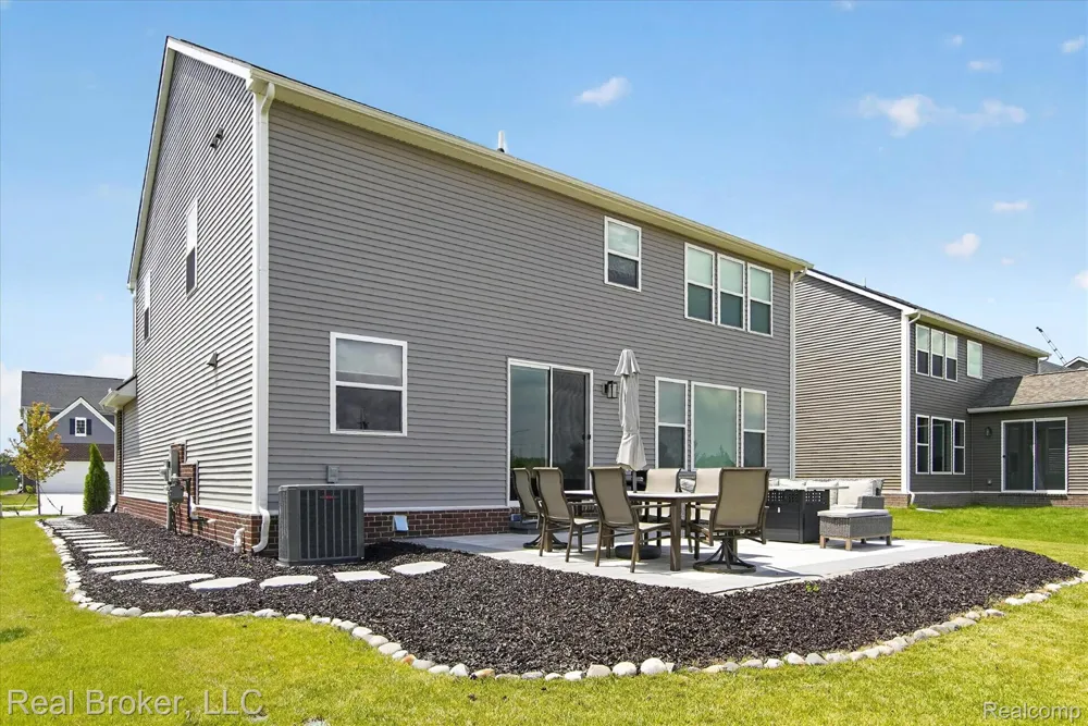 2344 Provencal Drive Commerce Charter Township, MI 48382