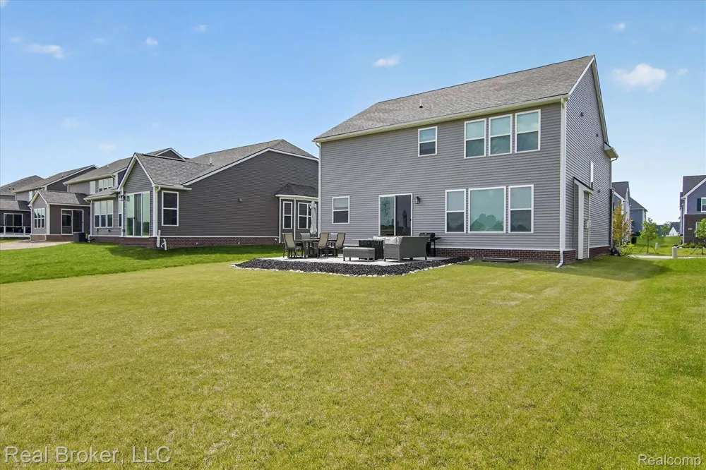 2344 Provencal Drive Commerce Charter Township, MI 48382