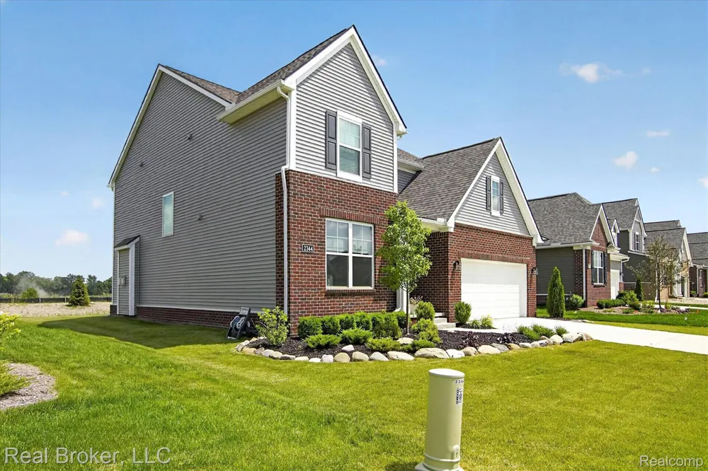 2344 Provencal Drive Commerce Charter Township, MI 48382