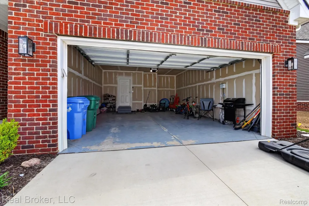 2344 Provencal Drive Commerce Charter Township, MI 48382