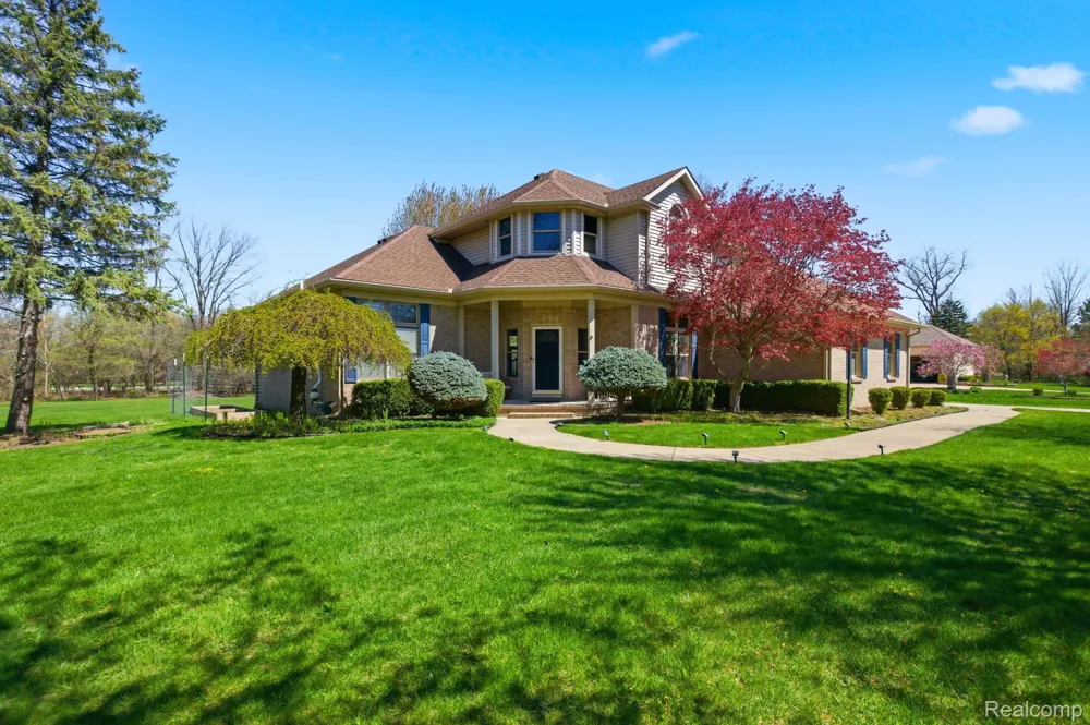 8488 Annette Avenue Grosse Ile Township, MI 48138