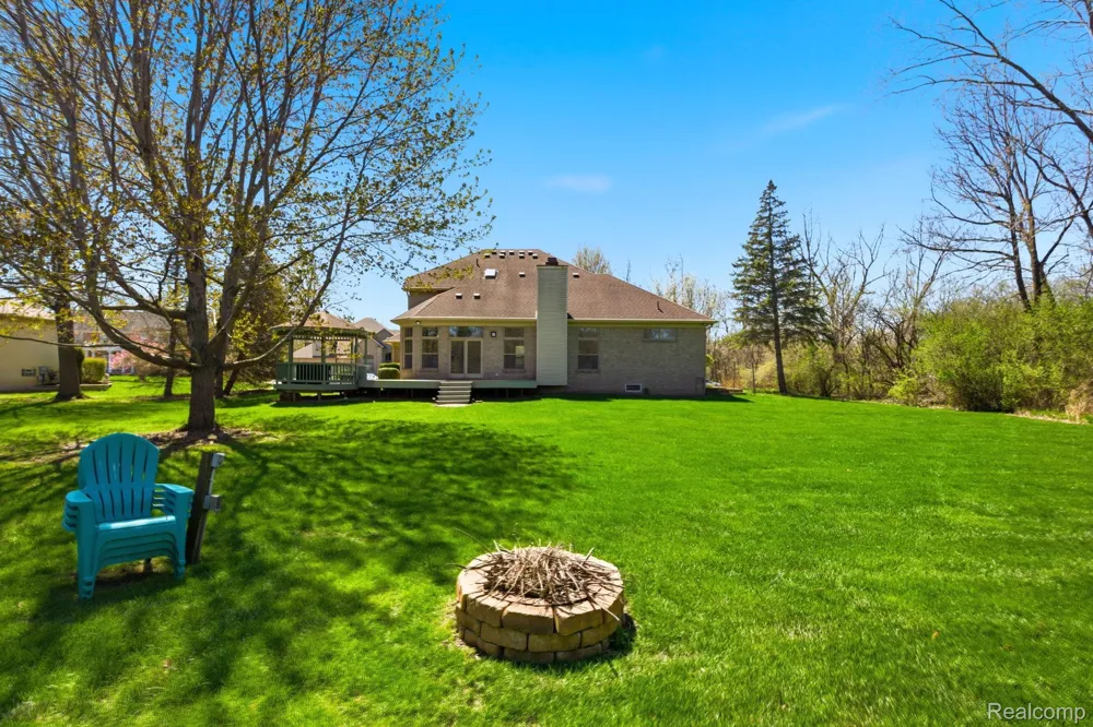 8488 Annette Avenue Grosse Ile Township, MI 48138