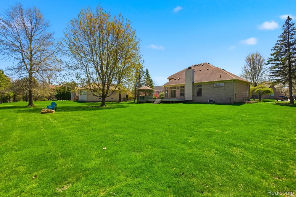8488 Annette Avenue Grosse Ile Township, MI 48138