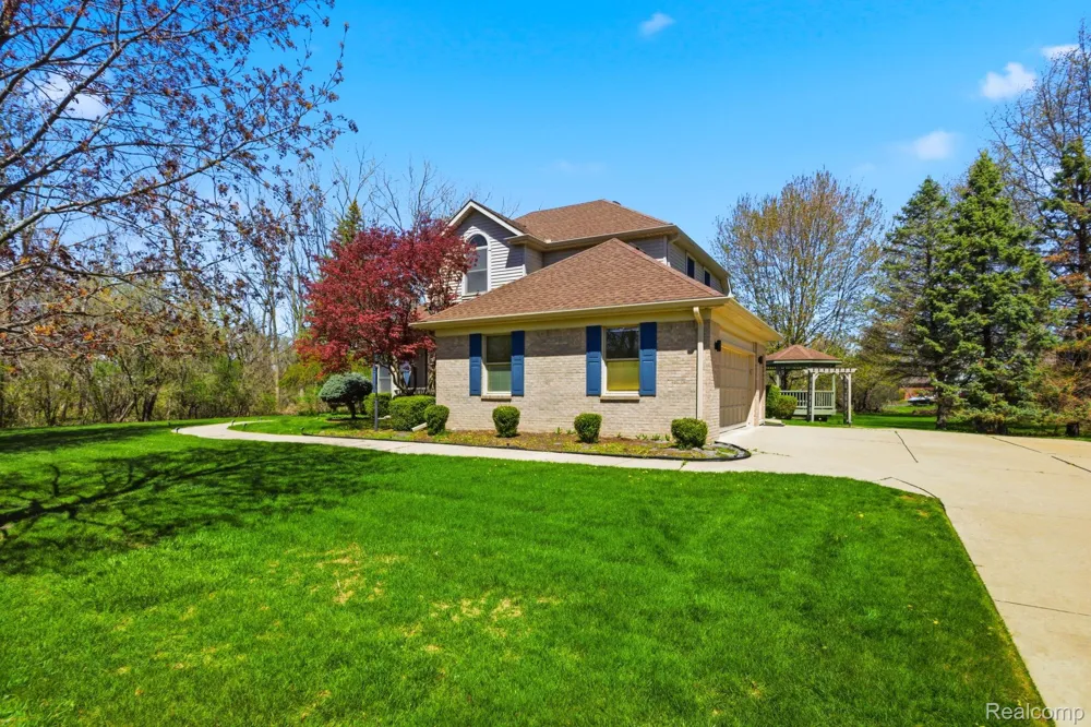 8488 Annette Avenue Grosse Ile Township, MI 48138