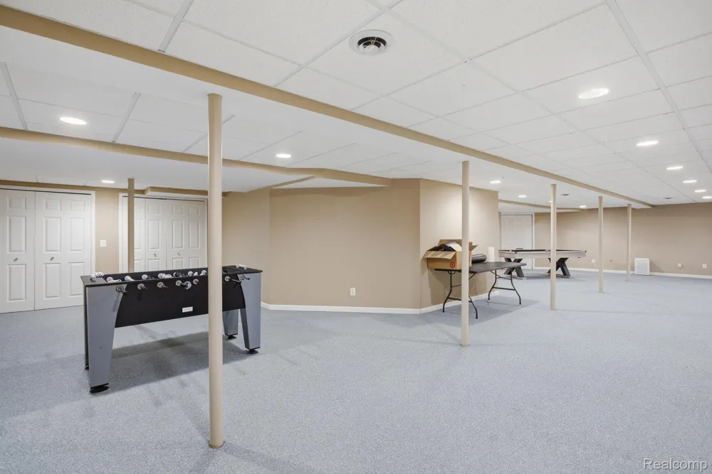 8488 Annette Avenue Grosse Ile Township, MI 48138