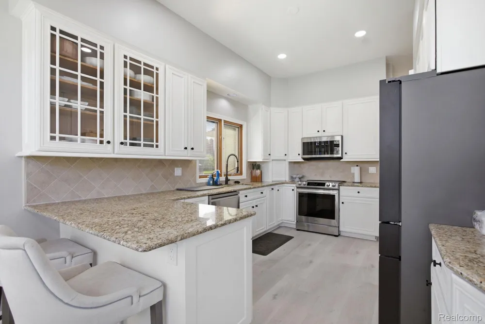 8488 Annette Avenue Grosse Ile Township, MI 48138