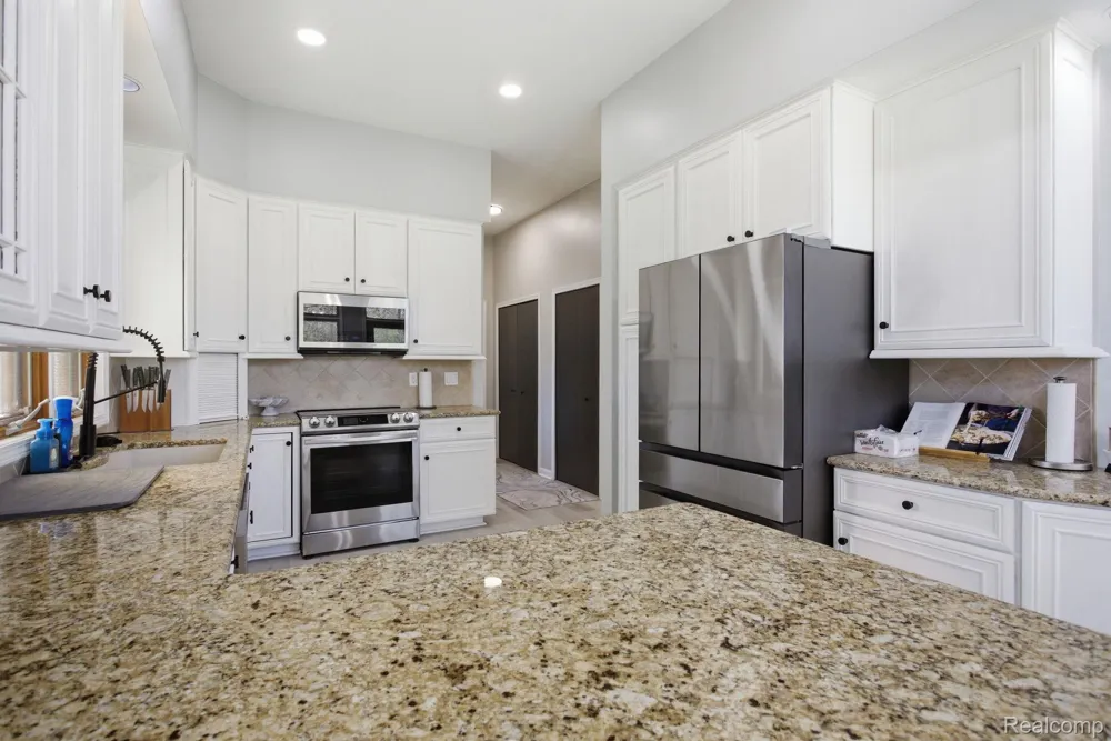 8488 Annette Avenue Grosse Ile Township, MI 48138