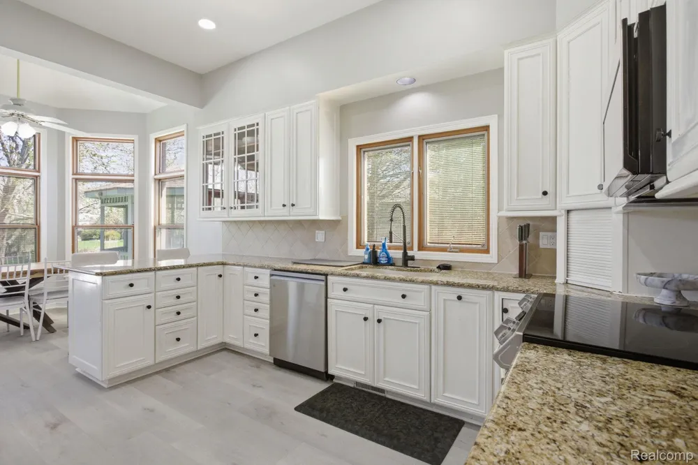 8488 Annette Avenue Grosse Ile Township, MI 48138