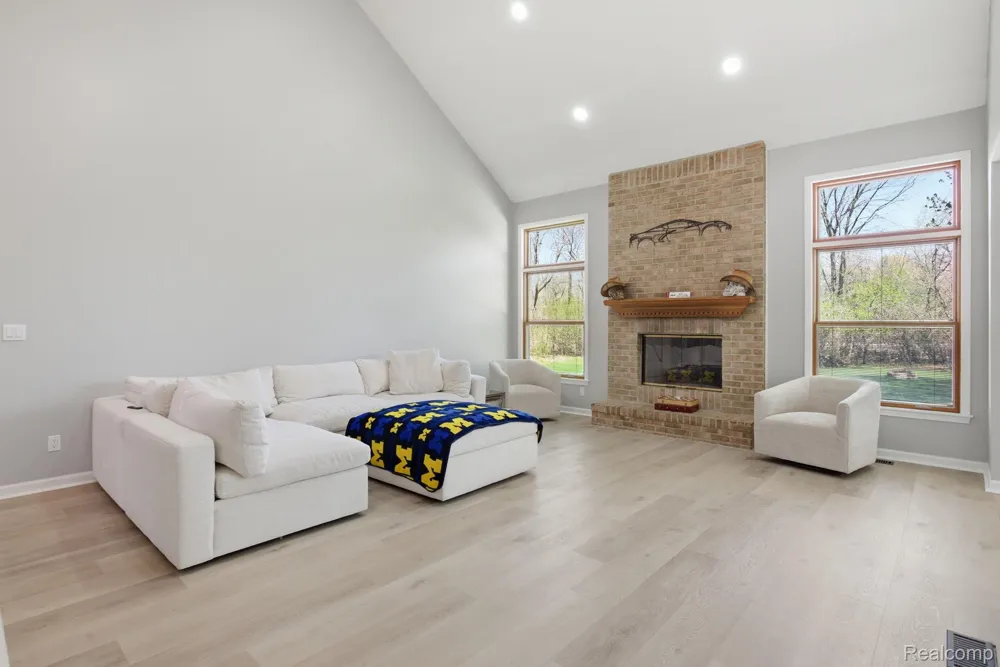 8488 Annette Avenue Grosse Ile Township, MI 48138