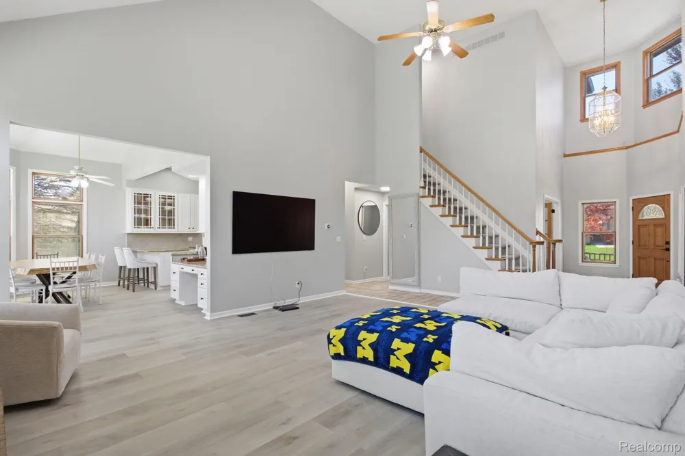 8488 Annette Avenue Grosse Ile Township, MI 48138