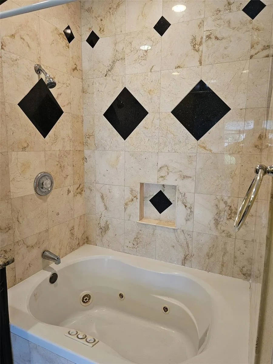 3321 WHITESTONE CIRCLE #102 Kissimmee, FL 34741