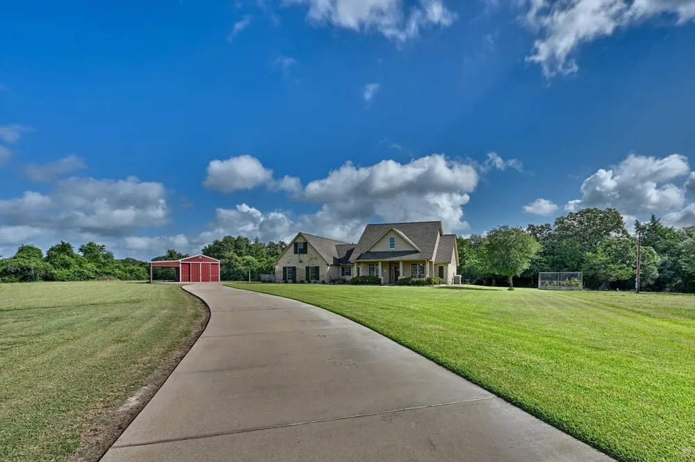 1205 Pecan Glen Road Brenham, TX 77833