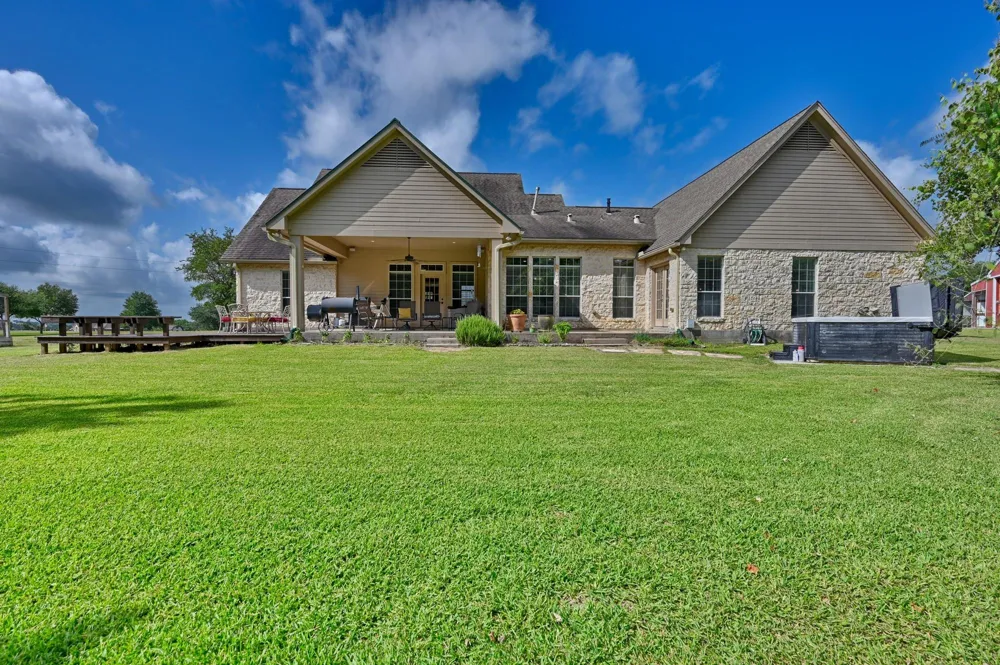 1205 Pecan Glen Road Brenham, TX 77833