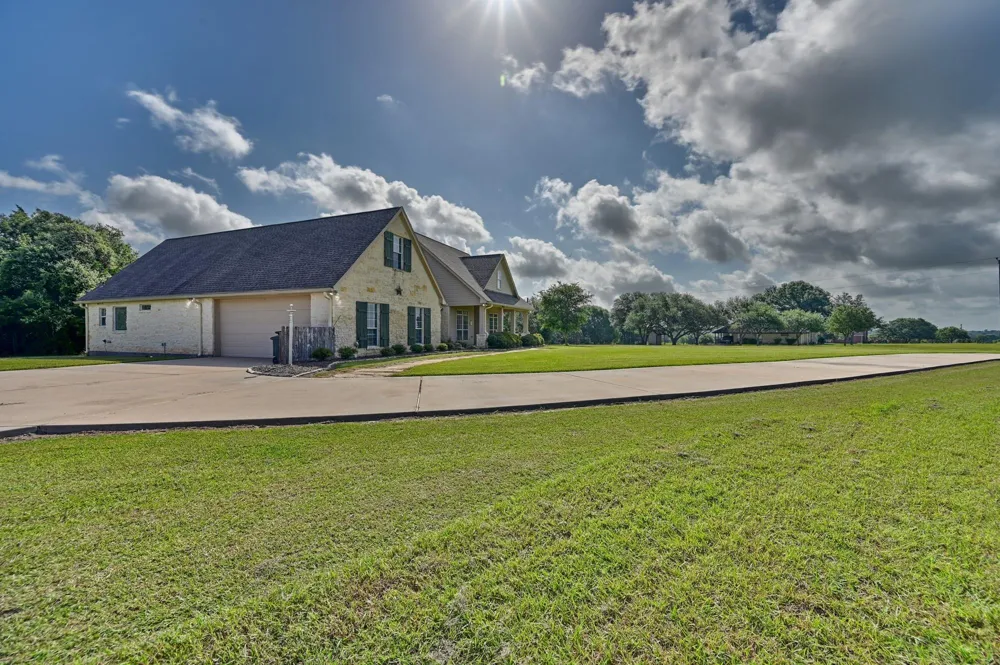 1205 Pecan Glen Road Brenham, TX 77833