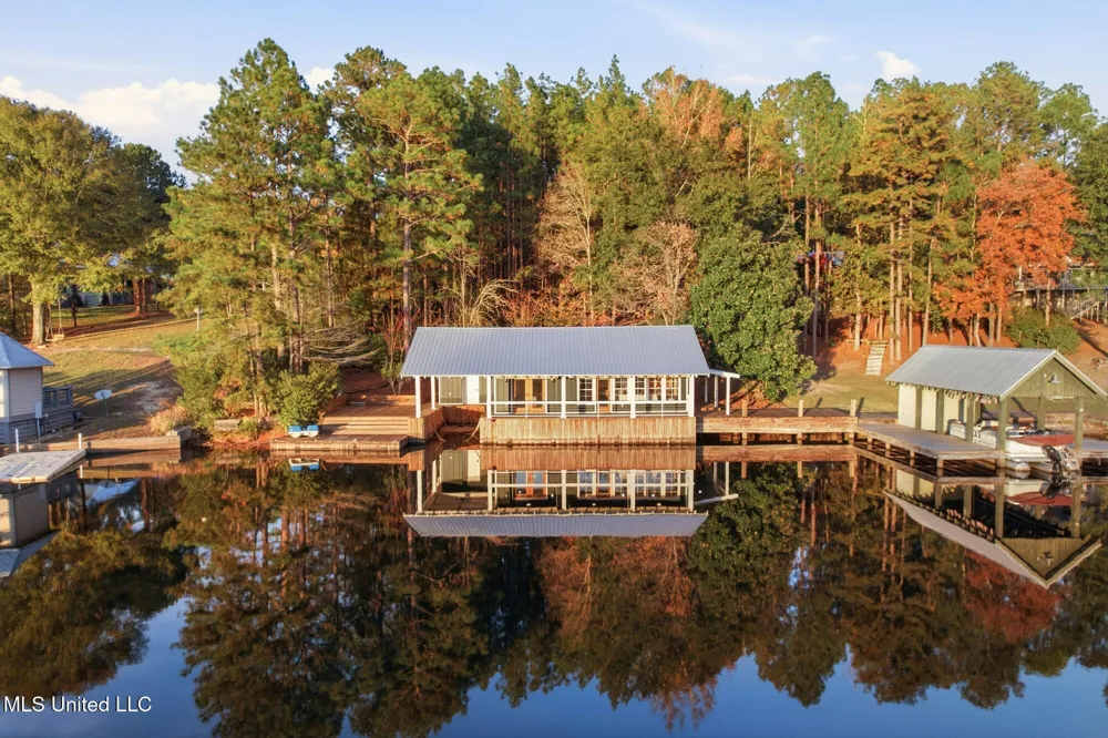 15 Lakeridge Point Lumberton, MS 39455