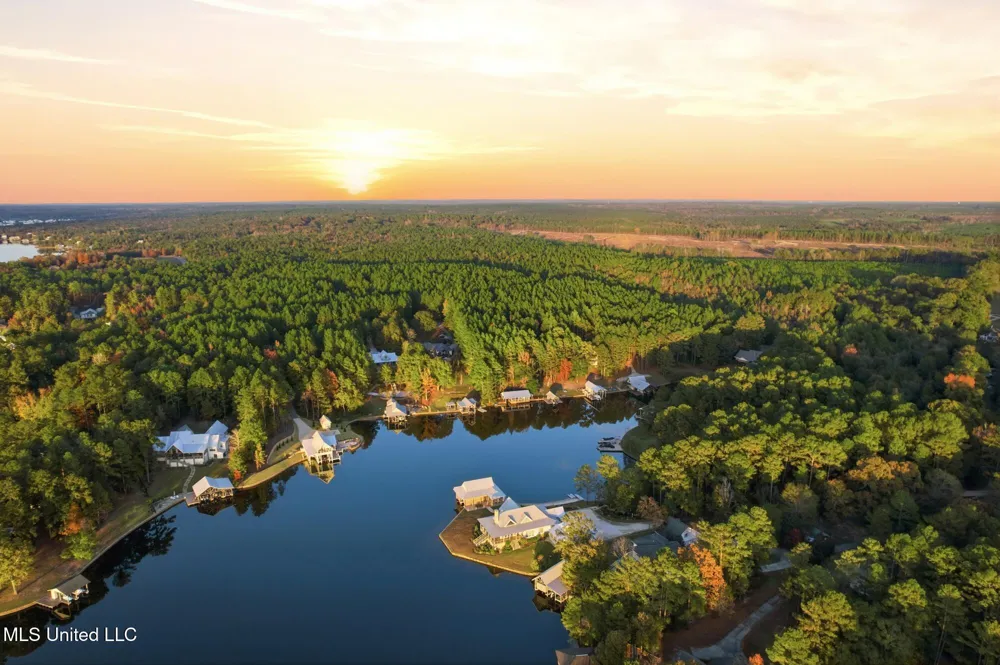 15 Lakeridge Point Lumberton, MS 39455