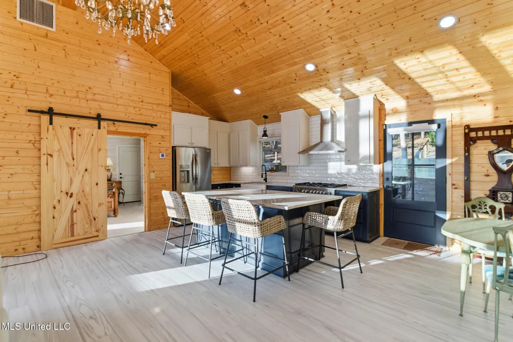 15 Lakeridge Point Lumberton, MS 39455