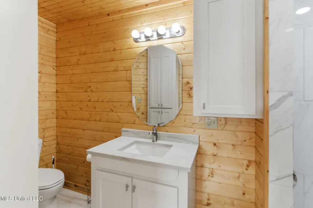 15 Lakeridge Point Lumberton, MS 39455
