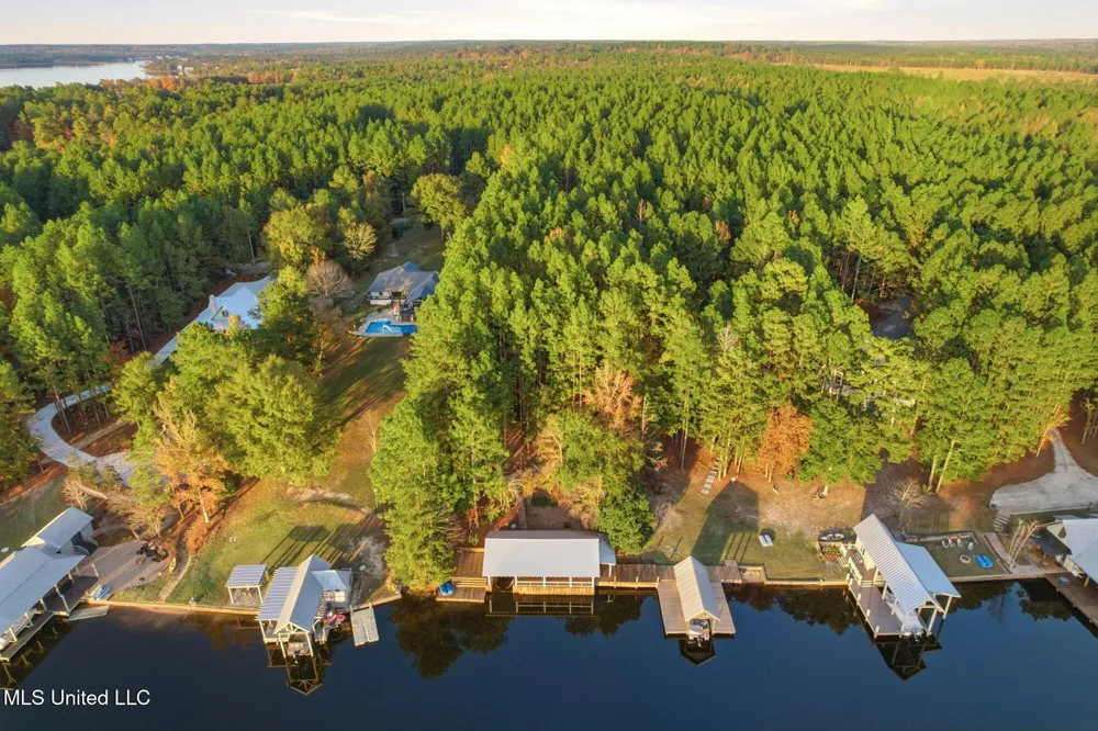 15 Lakeridge Point Lumberton, MS 39455