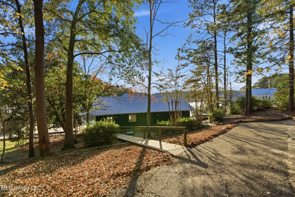 15 Lakeridge Point Lumberton, MS 39455