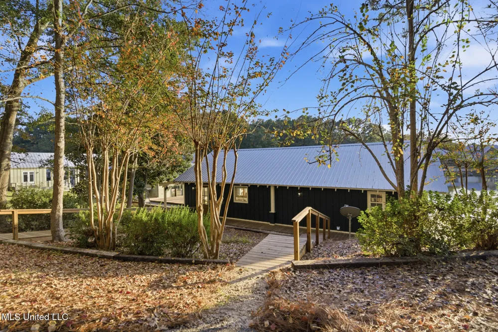 15 Lakeridge Point Lumberton, MS 39455