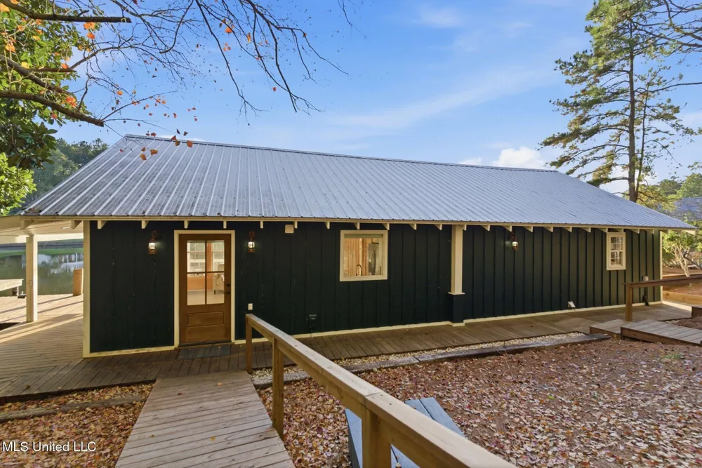 15 Lakeridge Point Lumberton, MS 39455