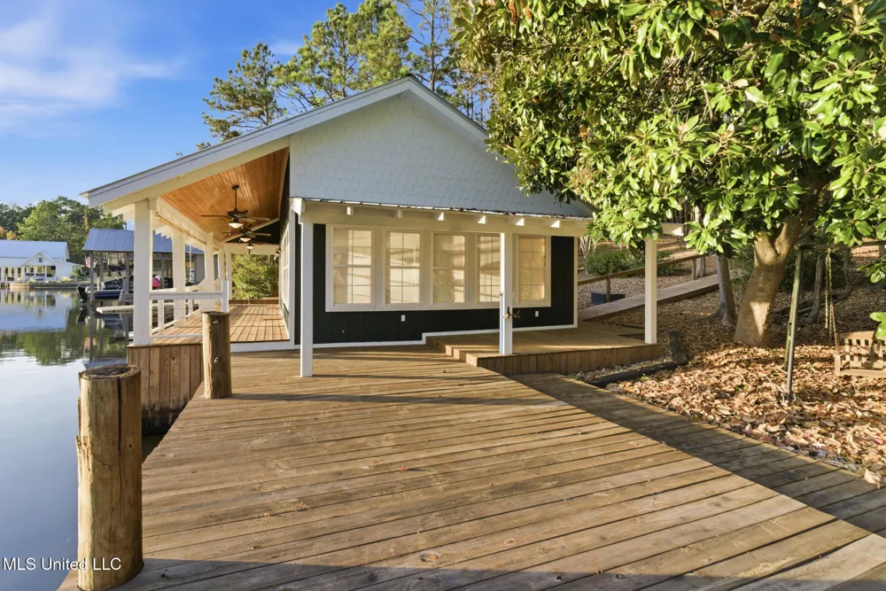 15 Lakeridge Point Lumberton, MS 39455