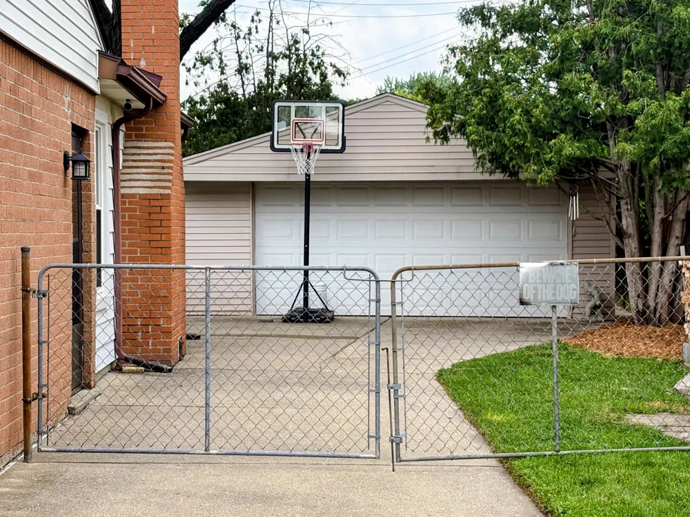 1577 S Dowling Street Westland, MI 48186