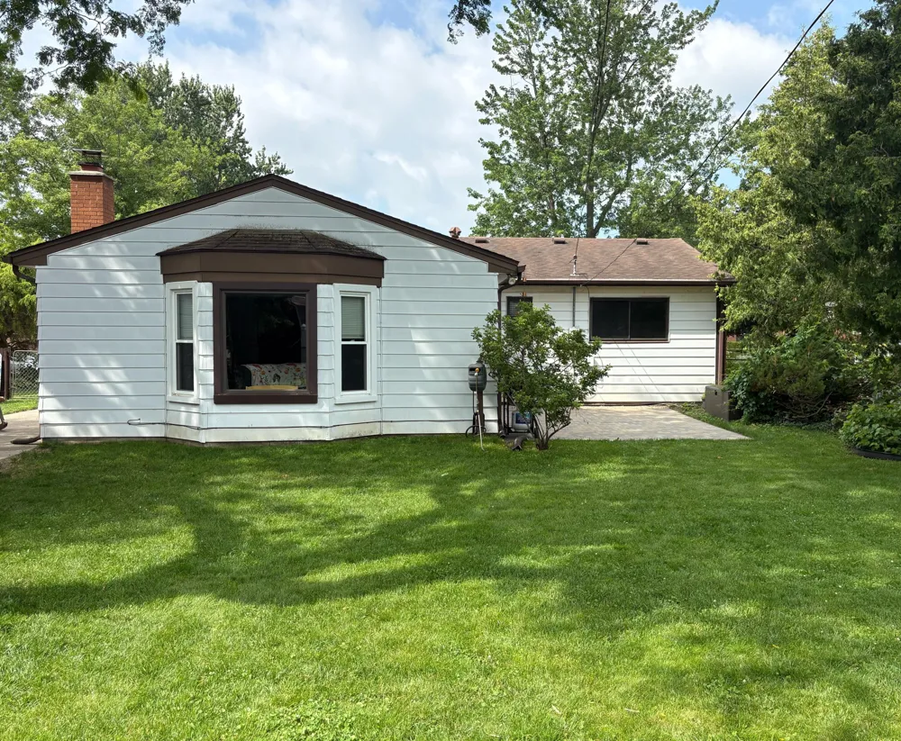 1577 S Dowling Street Westland, MI 48186