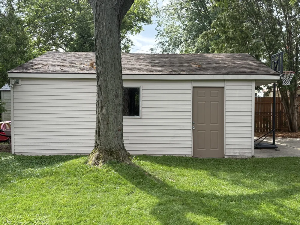 1577 S Dowling Street Westland, MI 48186
